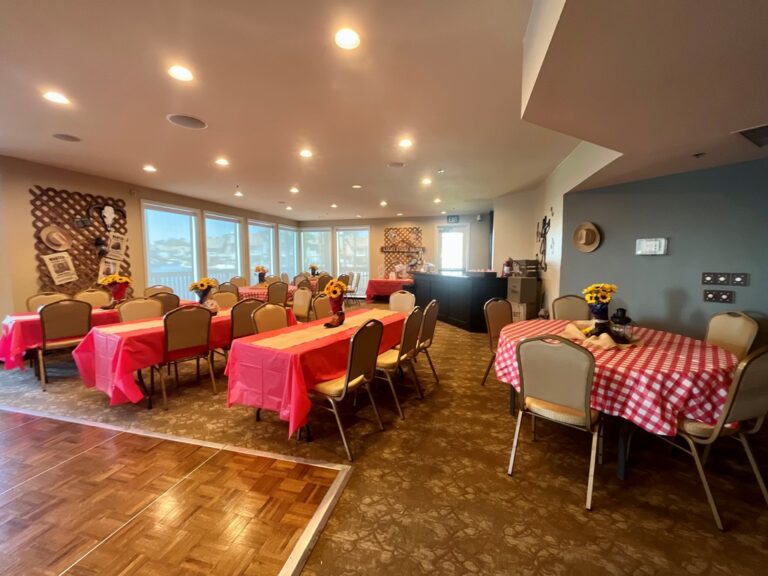 The downstairs banquet room is available for the exclusive use of EAST LAKE HOMEOWNERS ONLY. The setting and scenery of the lake is spectacular for those special occasions (i.e. wedding reception, showers, birthdays, etc). Call the Clubhouse for more information. Rates are subject to change. Many of the Association's committees meet at the Clubhouse to hold their meetings and major holiday events.